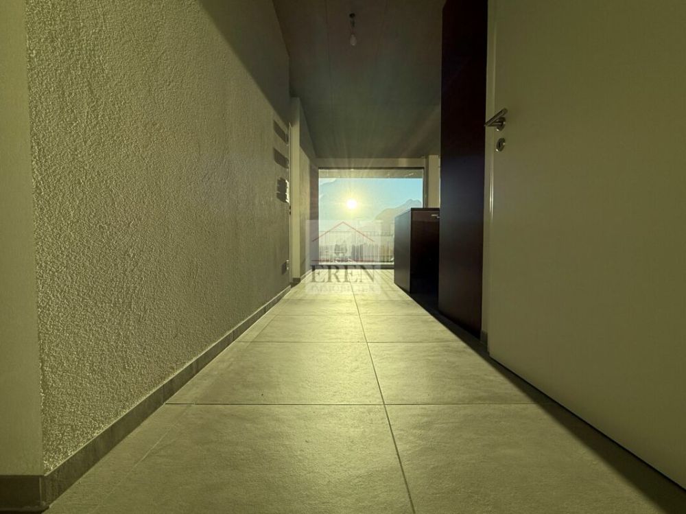 Superbe attique 4 pièces avec façades vitrées et grand balcon-terrasse panoramique de 45 m2 - Attique neuf à vendre à Conthey