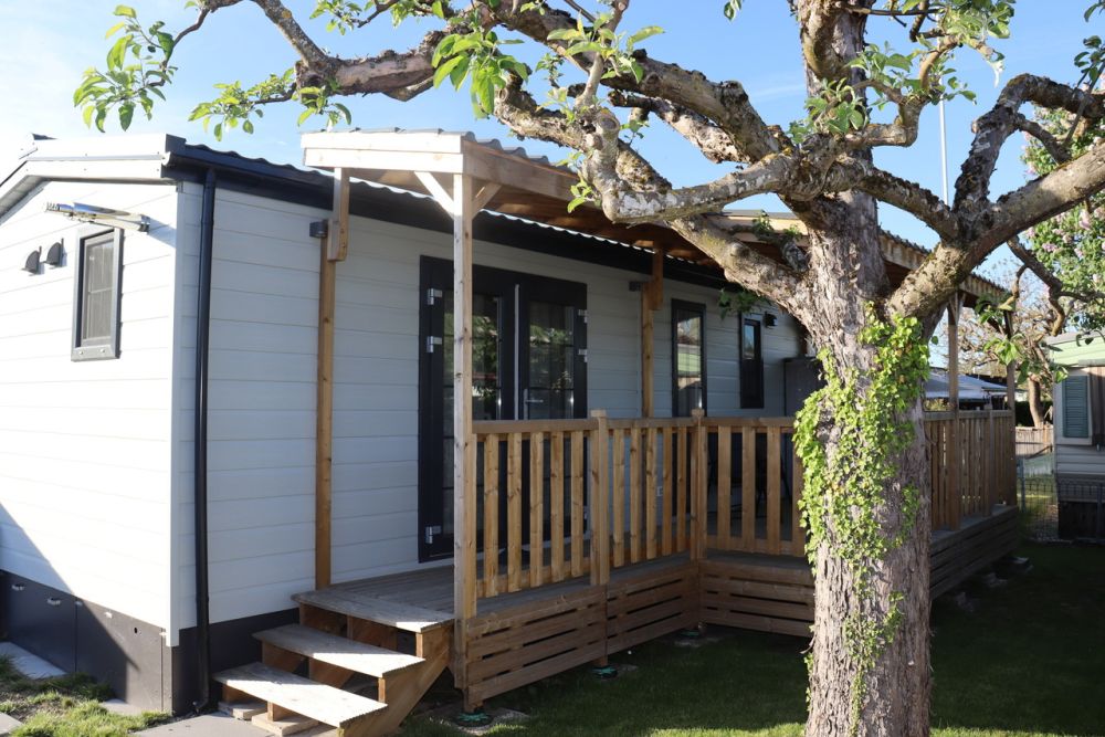 3.5-Zimmer-Campinghaus in Sugiez - neu & luxuriös -  Bild 1