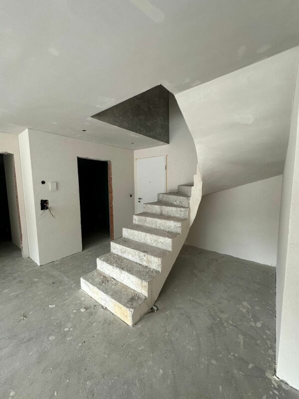 Elegante 5.5 Zimmer Maisonette-Wohnung mit Weitblick - Bild 7