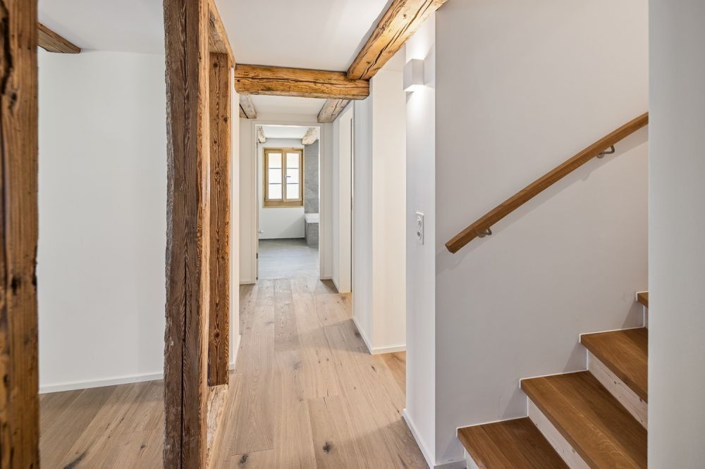 Letzte Gelegenheit: Einzigartige 7.5-Zimmer-Bauernhaushälfte - Korridor