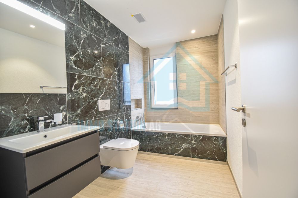 Exklusive 4.5-Zimmer-Neubauwohnung - nachhaltiges Wohnen in Reinach AG - Bad/WC