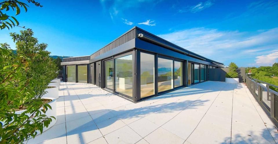 UNIQUE! Attique de 5.5 pièces de 180m2 bénéficiant d'un rooftop terrasse de 168m2 avec vue panoramique sur le lac et les Alpes - Attique 5.5 pièces - image - 10