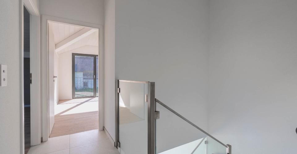 Maison mitoyenne avec 4 chambres, magnifique vue sur les champs et les Alpes - Maison contiguë 5.5 pièces - image - 8