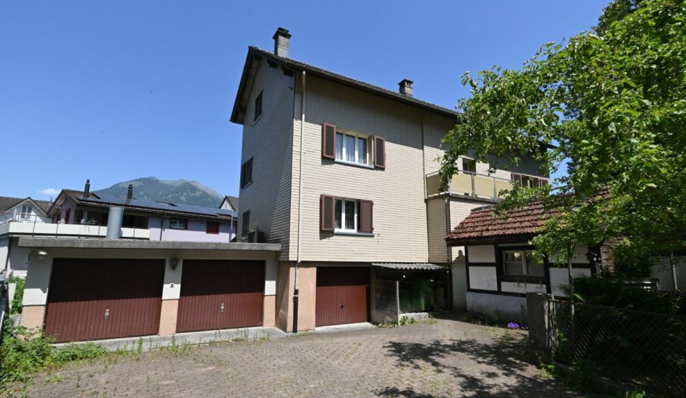 Dreifamilienhaus auf grossem Grundstück -  Bild 4