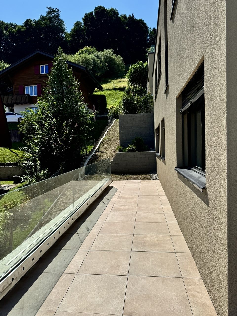 Moderne 3,5-Zimmer-Terrassenwohnung im Neubau-Zweifamilienhaus - Bild 3