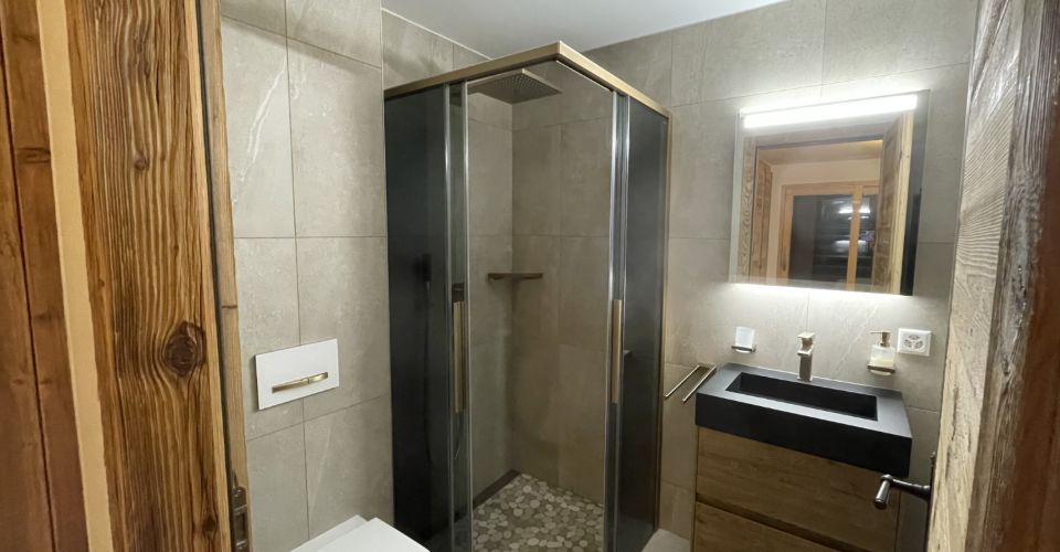 Vaste 4.5 Pièces - Au Centre de la Station - Appartement 4.5 pièces - image - 9
