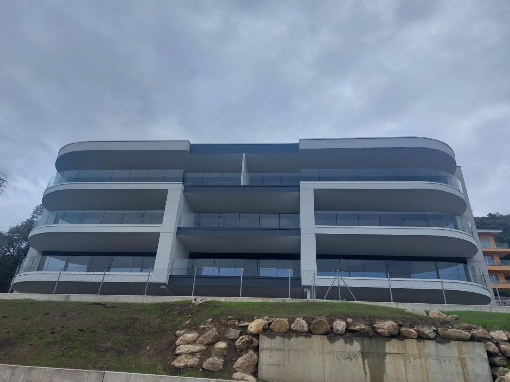 Montagnola: Lussuoso Appartamento con Vista Panoramica e Giardino Privato - Bild 2