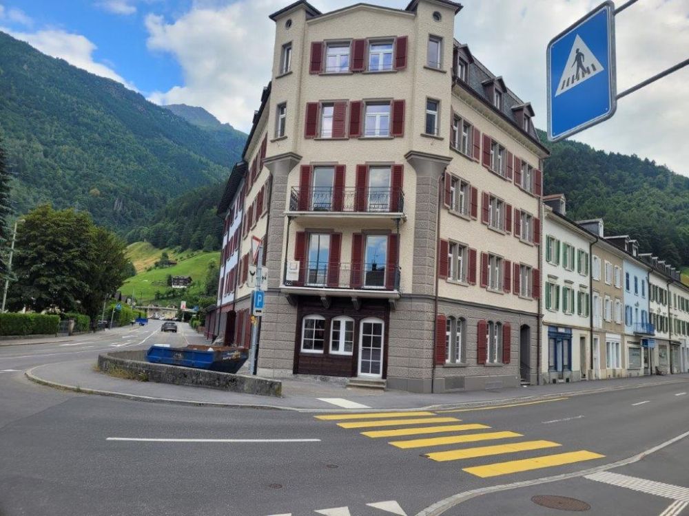 Kernsanierte Renditeliegenschaft mit 10 modernen Wohnungen  – beim Bahnhof Schwanden / Glarus Süd -  Bild 3