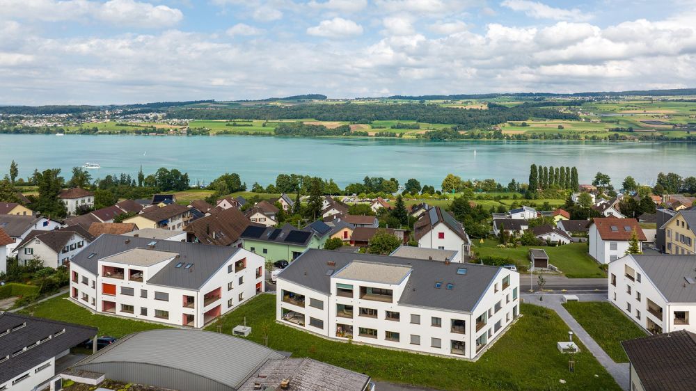 Helle 3.5-Zimmer-Dachgeschosswohnung (94 m²) - Gebäude + Aussicht