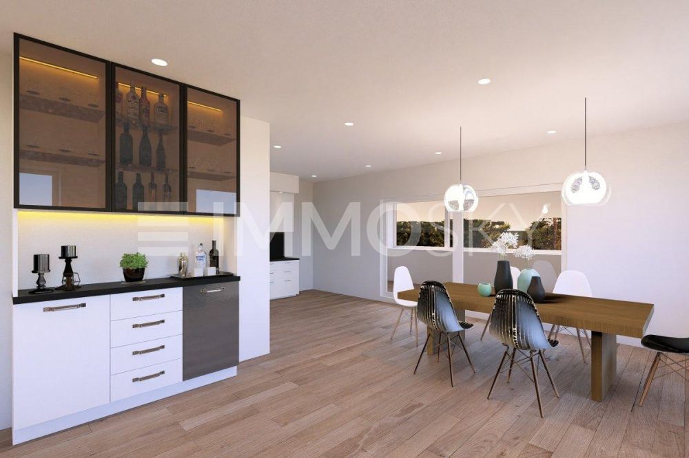 EXCLUSIVITÉ ! Spacieux 3,5 pièces avec loggia d'env. 21 m2 ! - Salle à manger avec accès à la terrasse