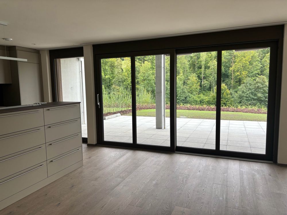 Grosszügige, neuwertige 3.5 Zimmer-Wohnung mit Garten -  Bild 1