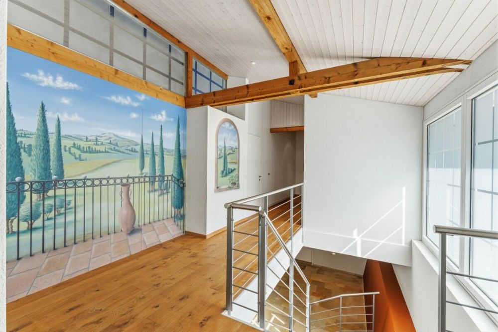 Grosszügiges und gepflegtes einseitig angebautes 5.5-Zimmer-Einfamilienhaus am Fusse des Zugerbergs - Entrée