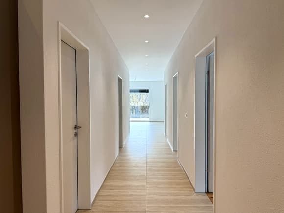 Erstvermietung: Moderne 4.5-Zimmer-Neubau-Wohnung mit Terrasse und schöner Aussicht in Trimbach -  Bild 8