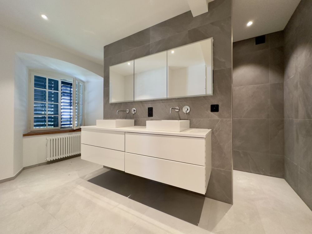 Villa am Kirchweg - der repräsentative Wohn- oder Geschäftssitz im Rhe - modernes Bad mit Dusche