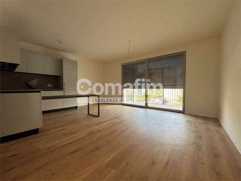 Chiasso : 2.5 locali al 1P - Moderno con terrazzo - Bild 2