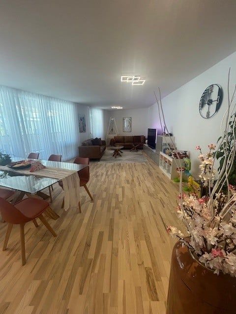 Moderne 4.5 (5.5)-Zi.-Wohnung in Grenchen mit 24 m² Terrasse & Top-Ausbau -  Bild 2
