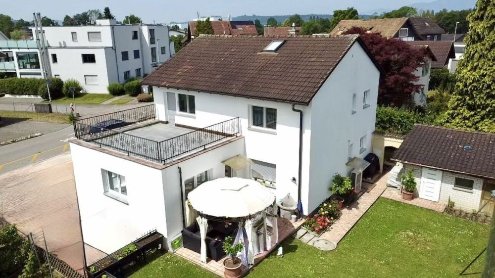 Mehrgenerationenhaus an ruhiger Lage - mit vielseitigem Schopf - Bild 1