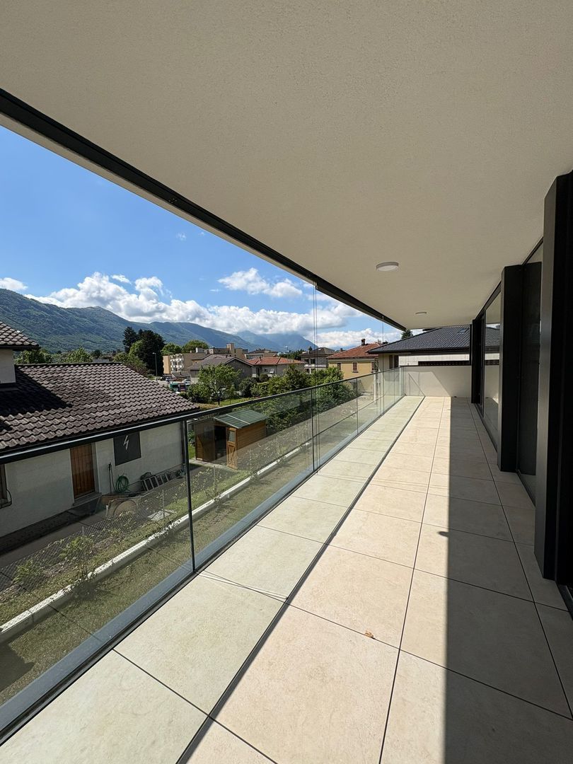 Moderno appartamento di 3.5 locali con ampia terrazza a Giubiasco -  Bild 5