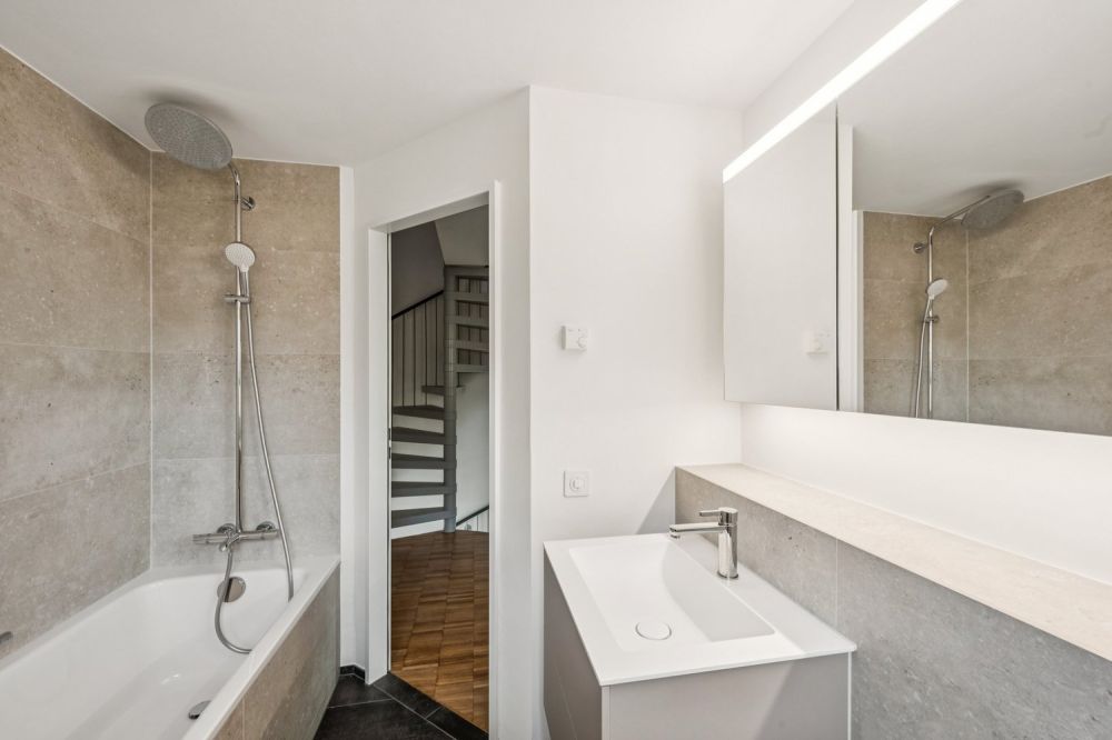 Erstbezug nach Sanierung -  Maisonettewohnung mit Gartensitzplatz - Bad