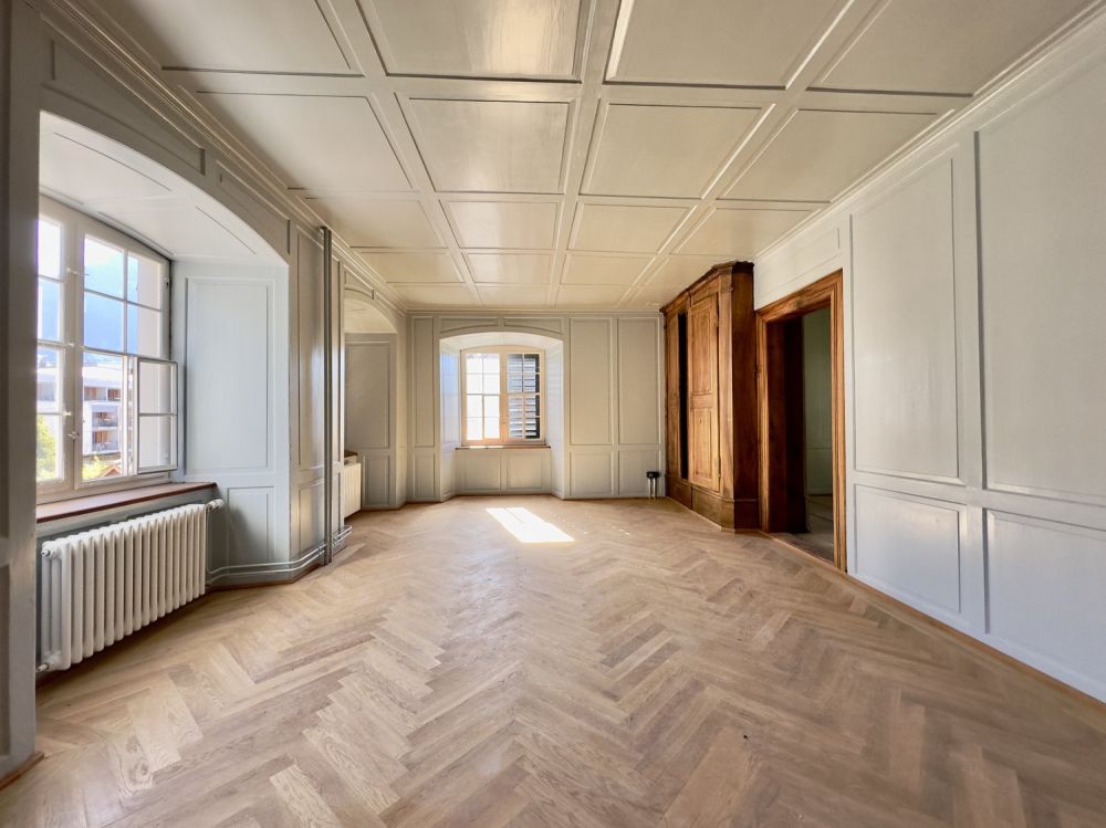 Villa am Kirchweg - der repräsentative Wohn- oder Geschäftssitz im Rhe - neues Fischgräte-Parkett im Wohn- & Essbereich