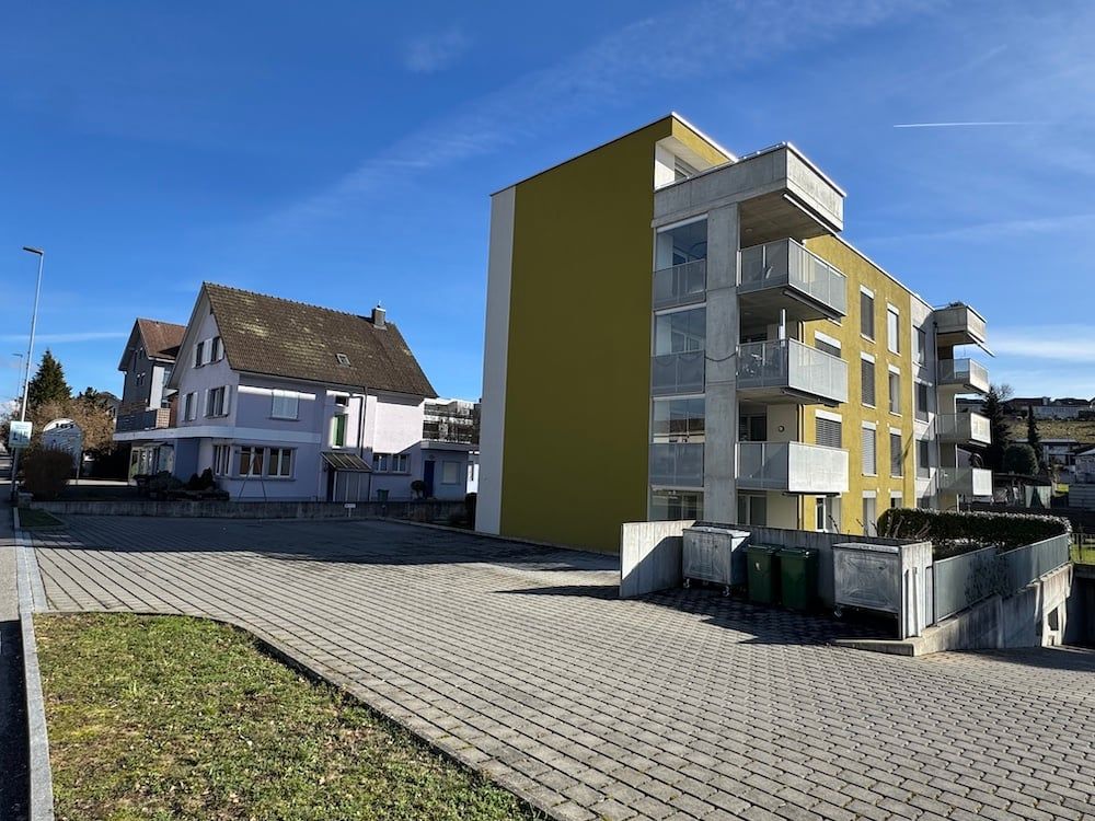 Bauland mit hoher Ausnützung (AZ 0.9) und Bestandesliegenschaft -  Bild 1