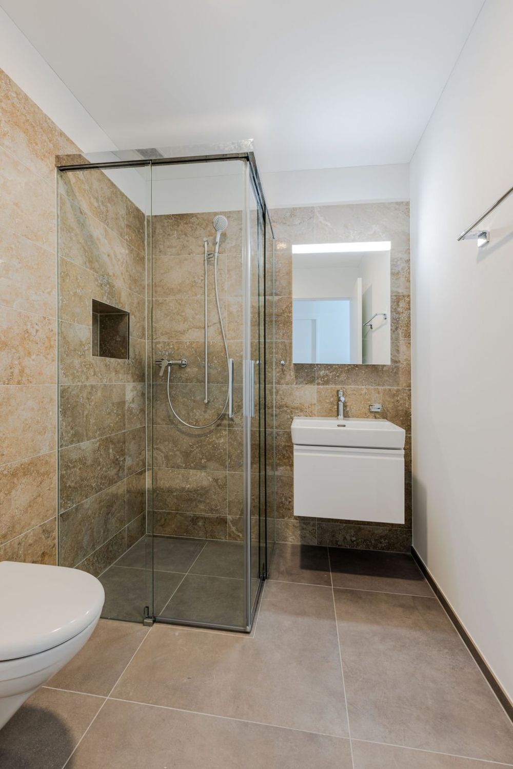 EINZIGARTIGES ÖKOLOGISCHES WOHNERLEBNIS - 5.5 Zimmerwohnung mit grossem Terrassensitzplatz - Bild 8