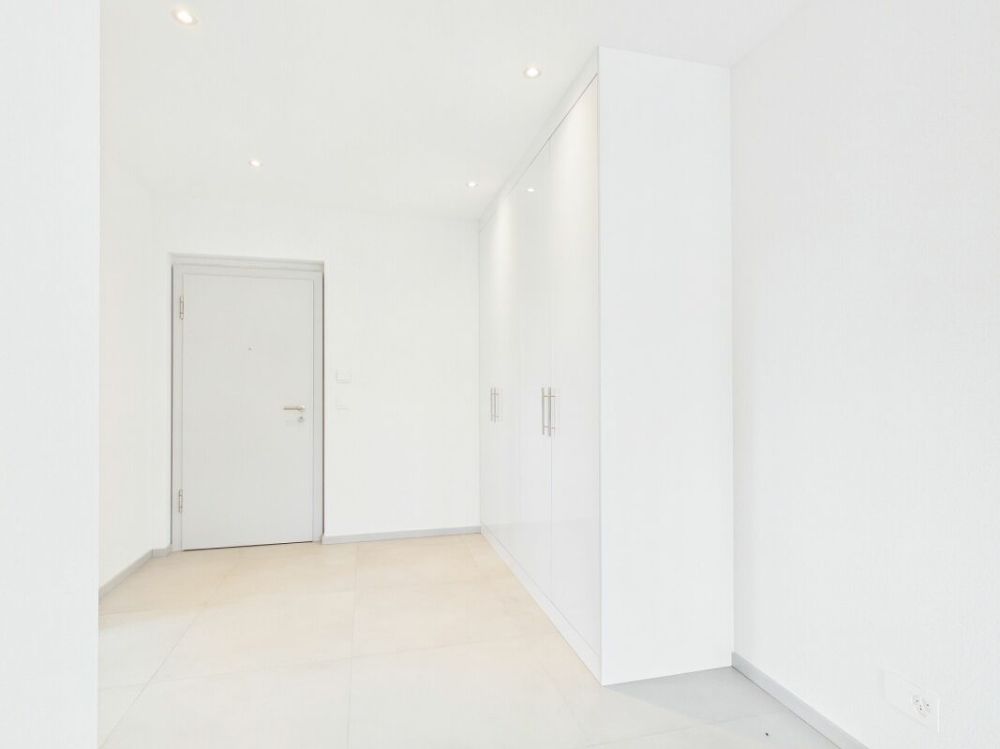 Stilvolle Attikawohnung mit grosser Terrasse und exklusiver Wohnkomfort in Delémont - Eingangsbereich
