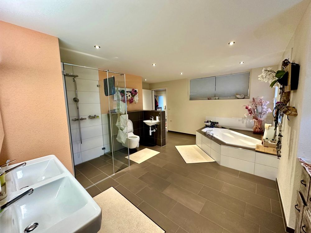 Historisches Zweifamilienhaus mit zwei separaten Einheiten – Wohnen & Arbeiten vereint - Bild 11