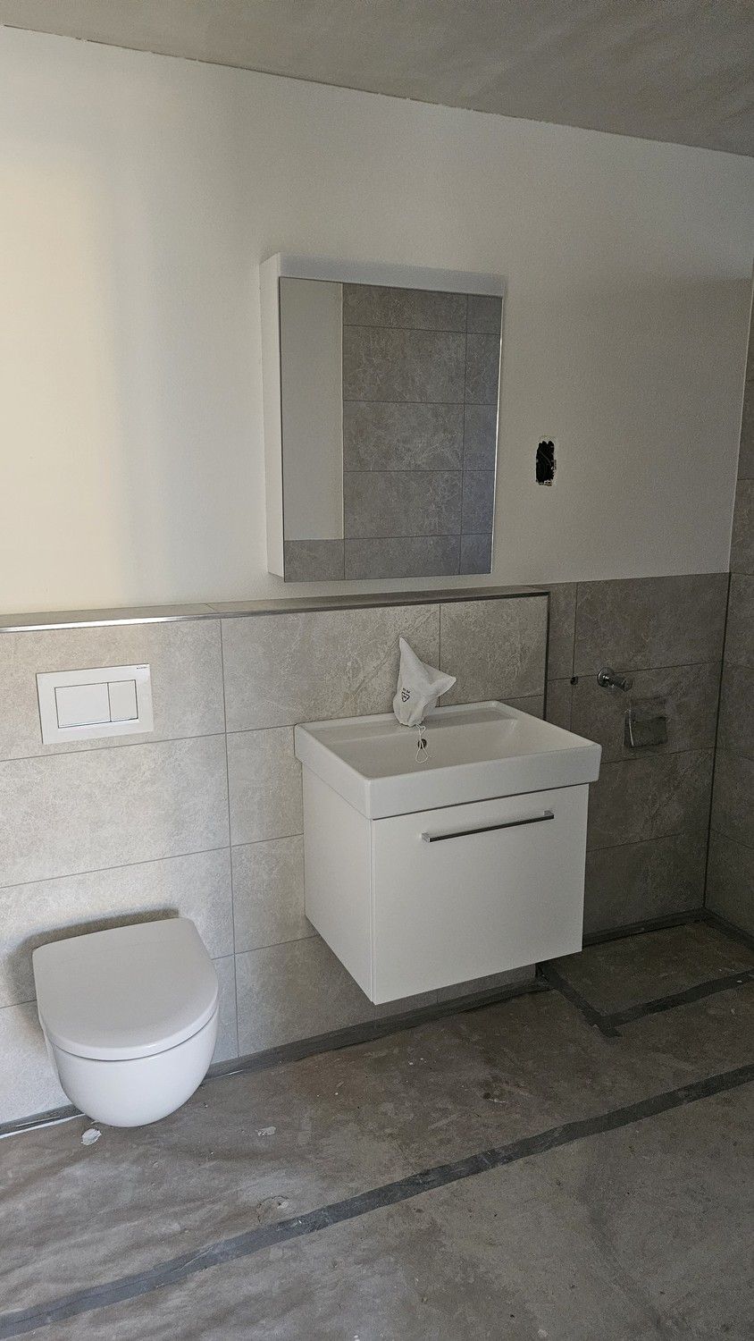 Moderne 2.5-Zimmer-Einliegerwohnung mit grossem Sitzplatz & Aussicht in Gipf-Oberfrick (Erstbezug) -  Bild 2