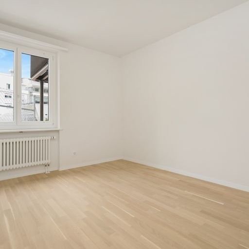 4.5-Zimmer-Wohnung mit vier Balkone im Zentrum von Biel zu vermieten - 21251.2022 chambre (3)