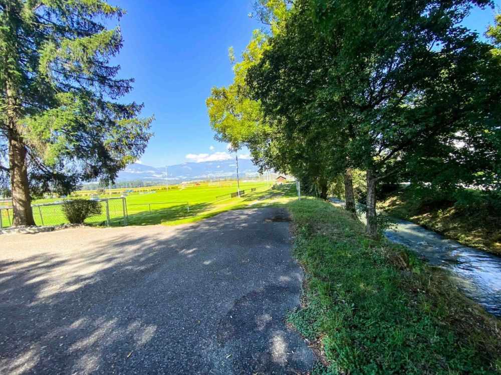 4.5 Z.-Wohnung OG, 125m2 Netto Wohnfläche, 23.5m2 gedeckter Sitzplatz - Bach