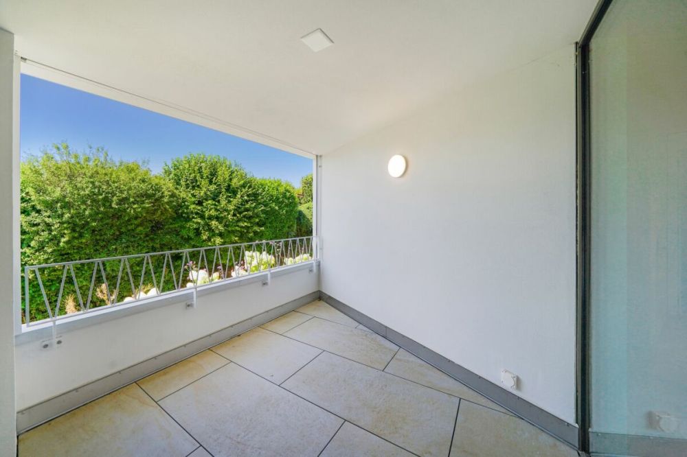 Exklusive 4.5 Zimmer Neubau Terrassenwohnung mit atemberaubender Weitsicht über den Murtensee -  Bild 6