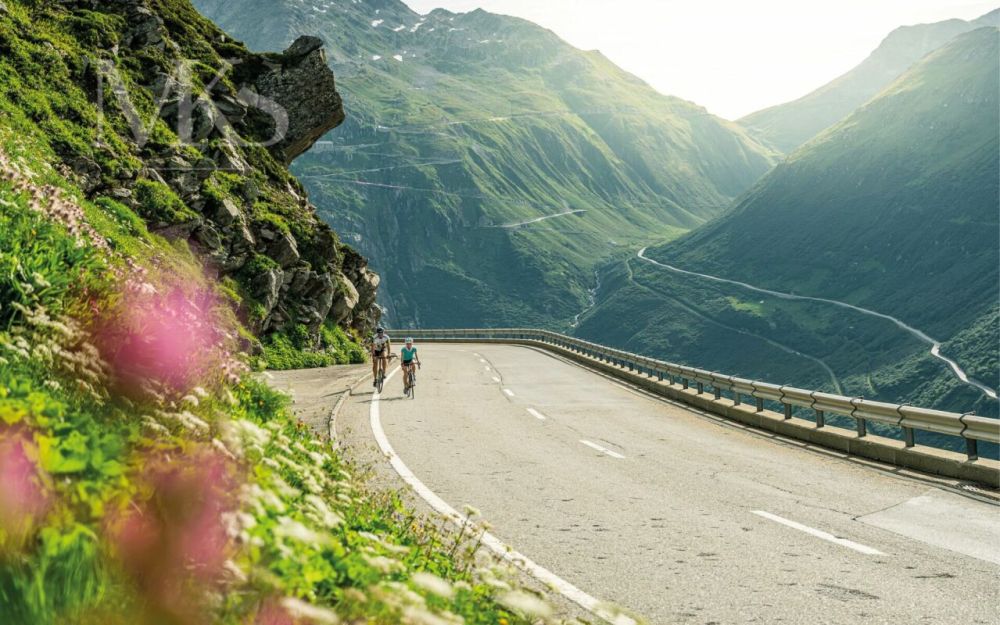 Ihr Traumhaus im Herzen des Goms - Neubauparzellen in Münster VS - Entdecken Sie die bekannten Alpenpässe mit dem Fahrrad.