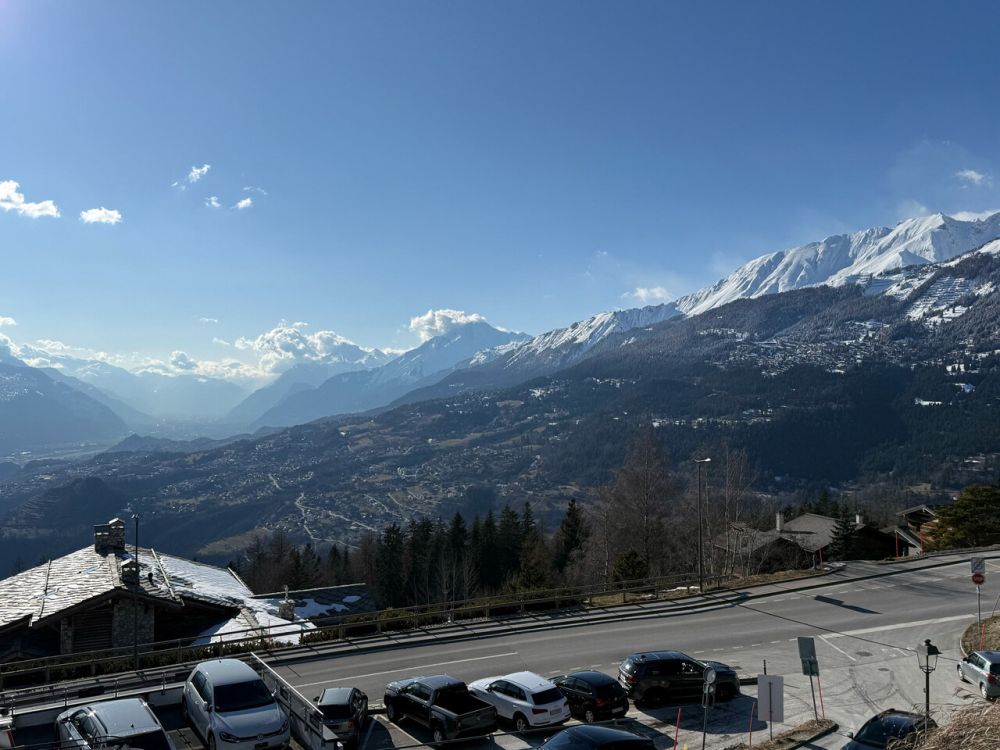 Chalet résidentiel 3.5 pièces à Crans-Montana - Vue depuis le chalet / View from the chalet / Vista dallo chalet