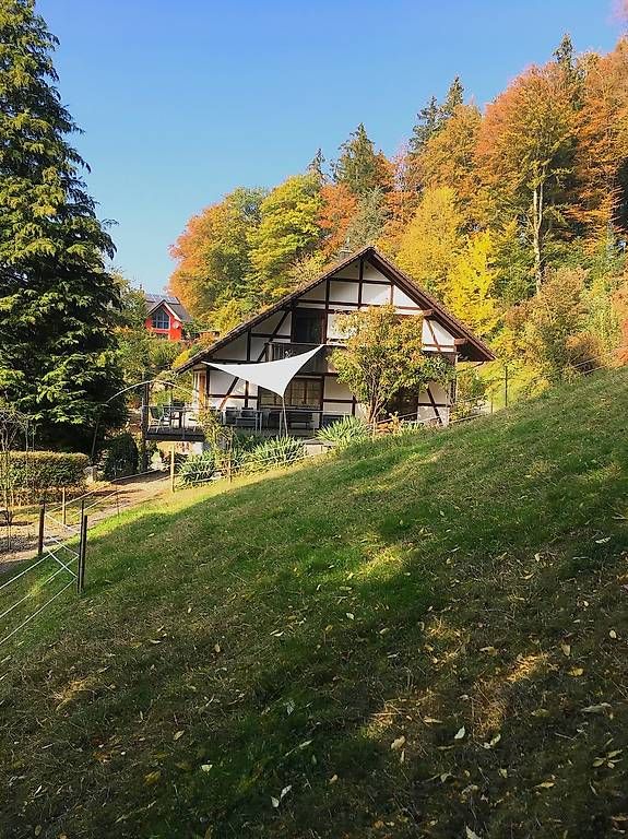 Einfamilienhaus mit Baulandreserve in Grasswil -  Bild 1