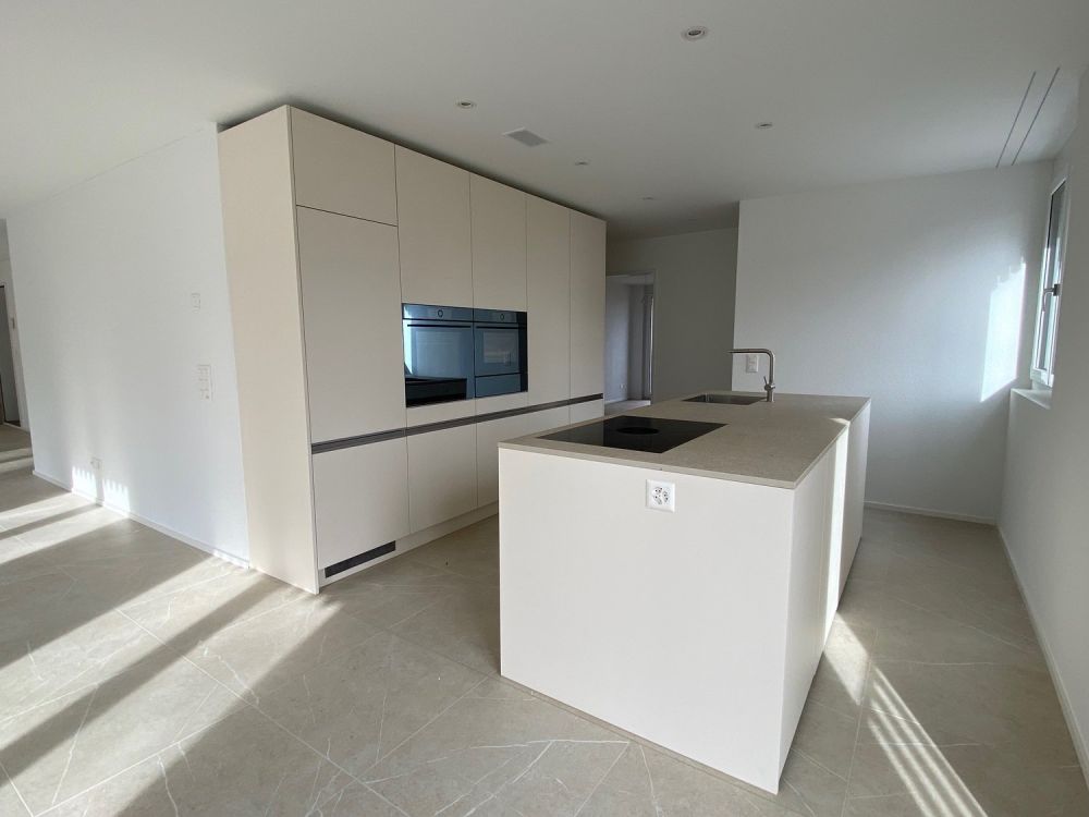 Moderne 4.5-Zimmerwohnung mit zwei grosszügigen Balkonen - Küche