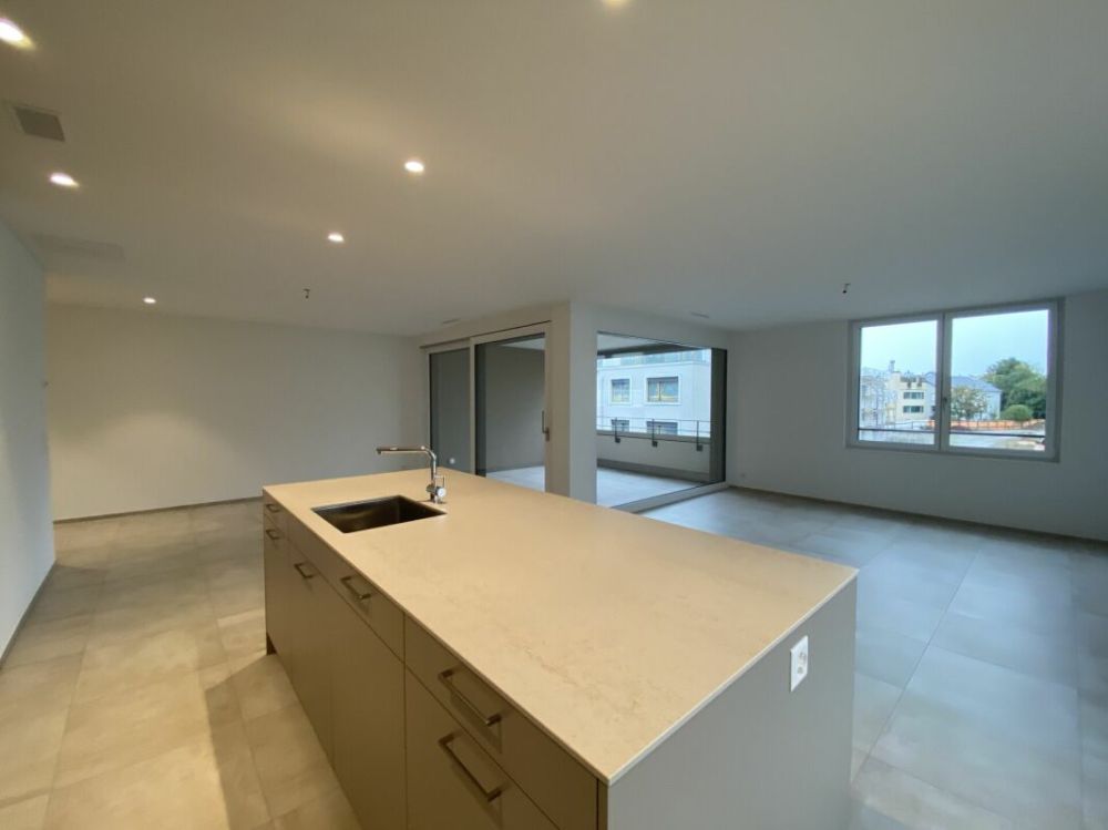 Lichtdurchflutete 3.5-Zimmerwohnung in der Überbauung «Neualtwil» - Kücheninsel