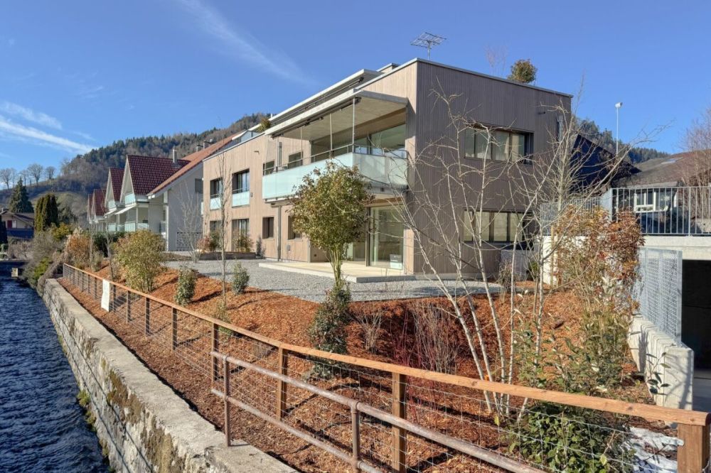 Design und Komfort, Ruhe und Naturblick: Neubau-Parterrewohnung beim Schloss - Bild 1