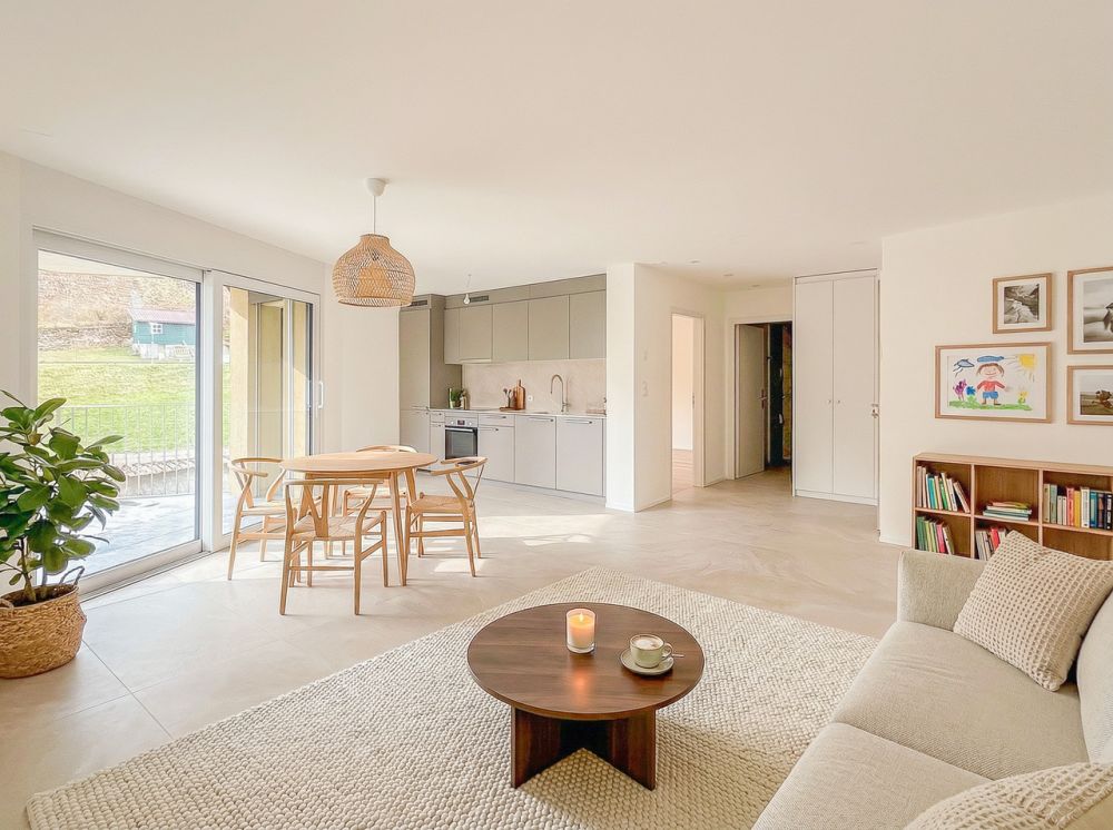 Appt PPE neu von 2,5 Zimmern mit Balkon Campagne Pernod, Los B7 - Espace salon/séjour avec portes-fenêtres donnant accès au balcon (image de synthèse)