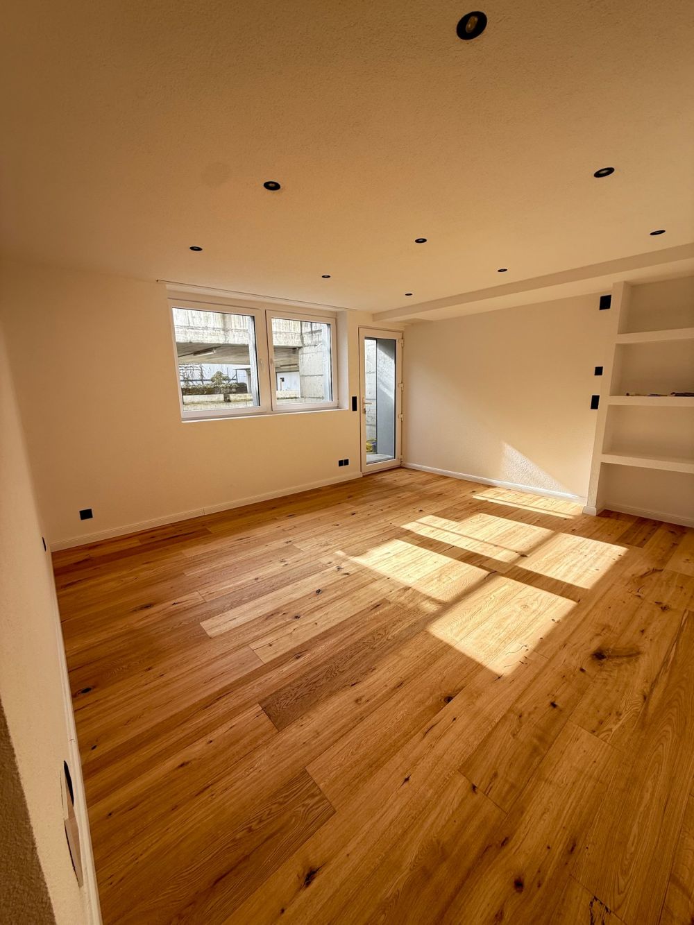 Exklusive Designerwohnung mit Garten (Vorderplatz), Terrasse & Smart-Home – Wohnen wie im Neubau -  Bild 1
