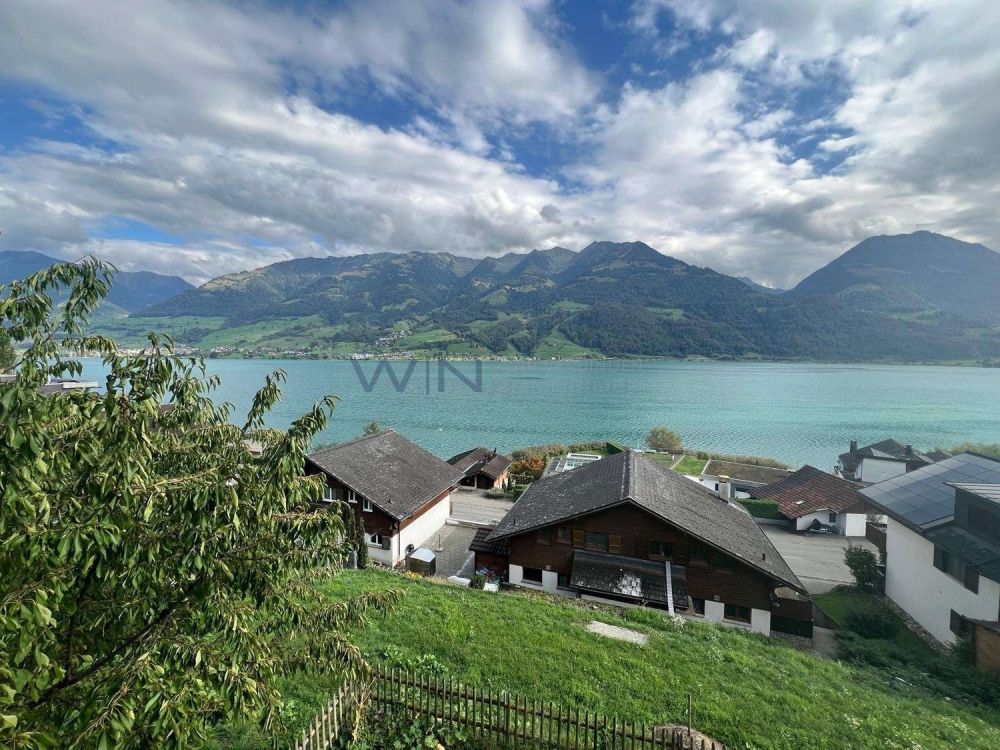 Massivholz-Neubau mit Blick auf den Sarnersee - Türkis bis zum Horizont