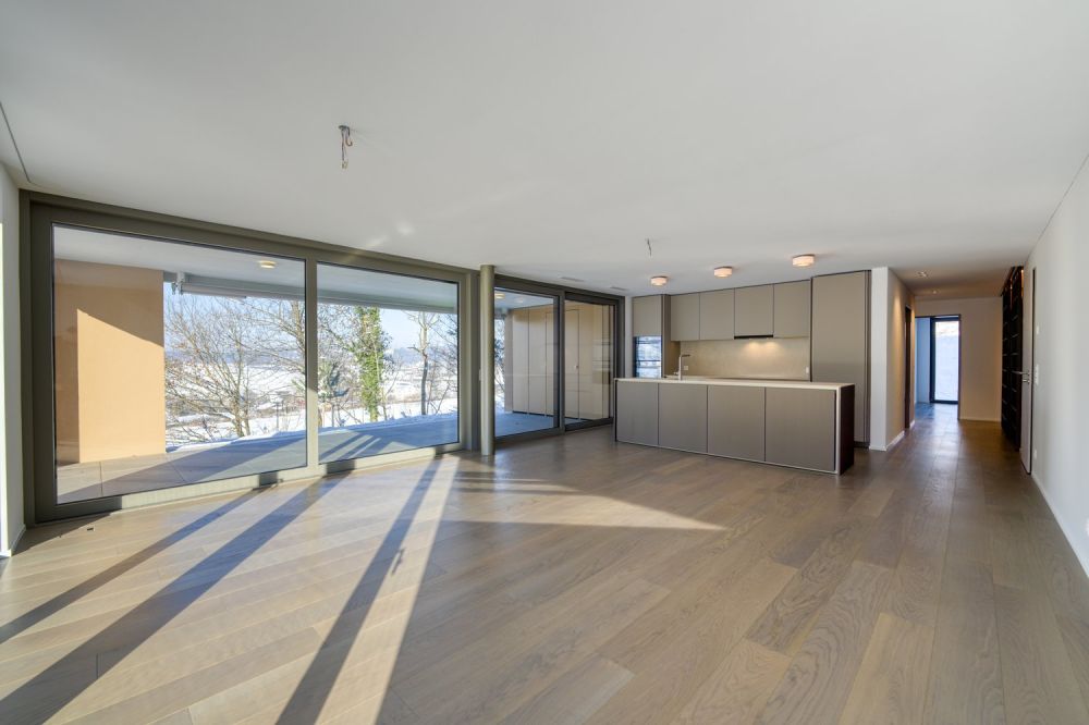 5.5-Zimmer Gartengeschosswohnung für höchste Wohnansprüche - Wohn- und Essbereich mit offener Küche