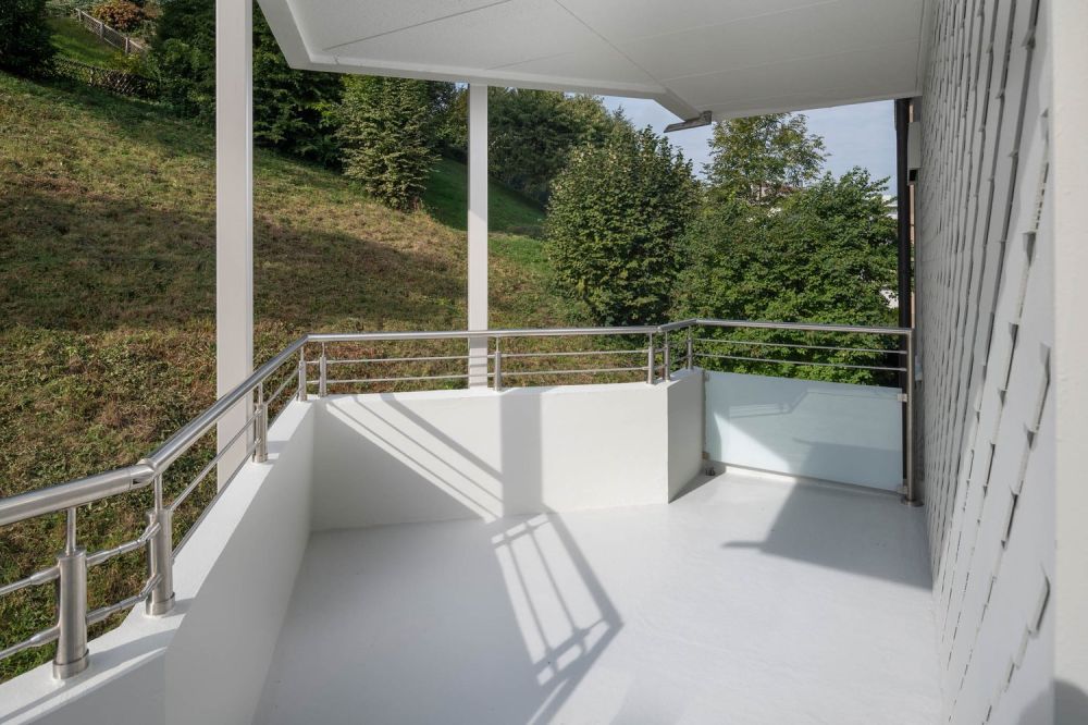 Moderne, frisch sanierte Wohnung im steuergünstigen Bäch SZ - Balkon