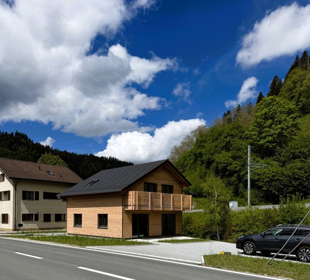 Modernes Einfamilienhaus in Wiggen, erbaut nach dem Minergie-Standard, mit großem Garten -  Bild 5