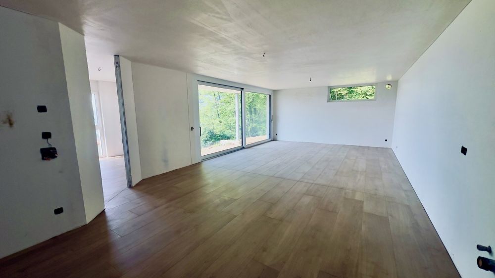 EXKLUSIVES UND GERAUMIGES 4.5-ZIMMER-WOHNUNG MIT GARTEN IN CAPRIASCA -  Bild 3