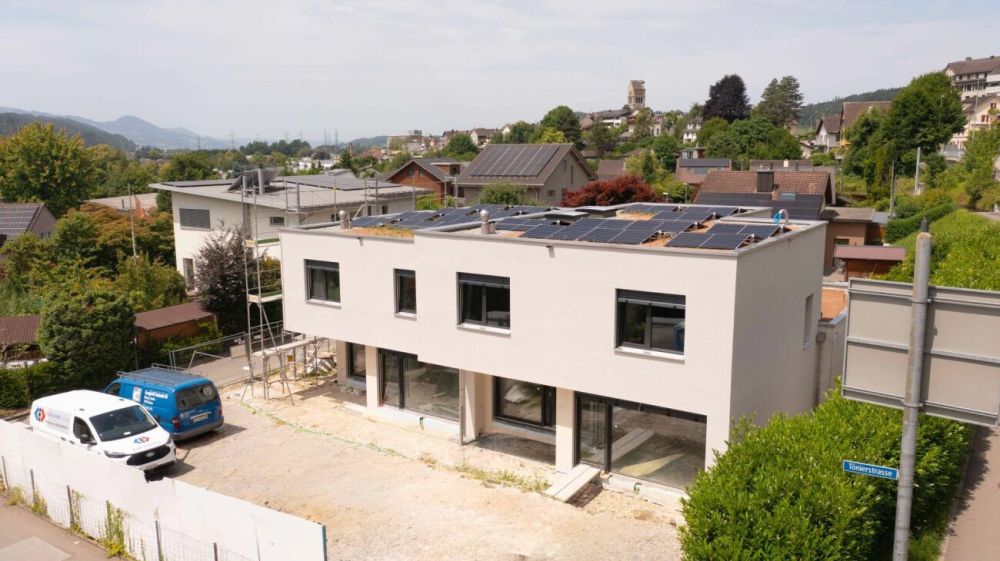 Exklusives Neubau-Doppeleinfamilienhaus in Uznach -  Bild 1