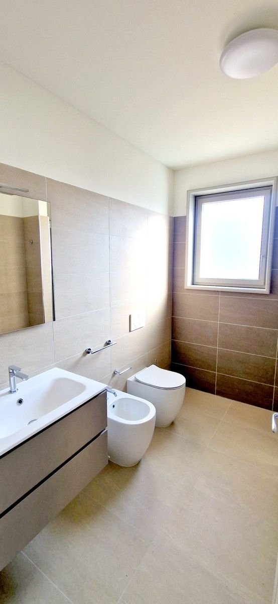 Nuovissimo 2,5 di ultima generazione in posizione centrale. - Bild 7