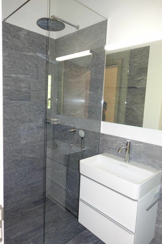 Einfamilienhaus mit Einliegerwohnung als Erstwohnsitz in Cumbel - Die Nasszelle