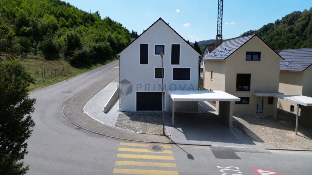 Neuwertiges Doppeleinfamilienhaus zum Greifen nah! -  Bild 1