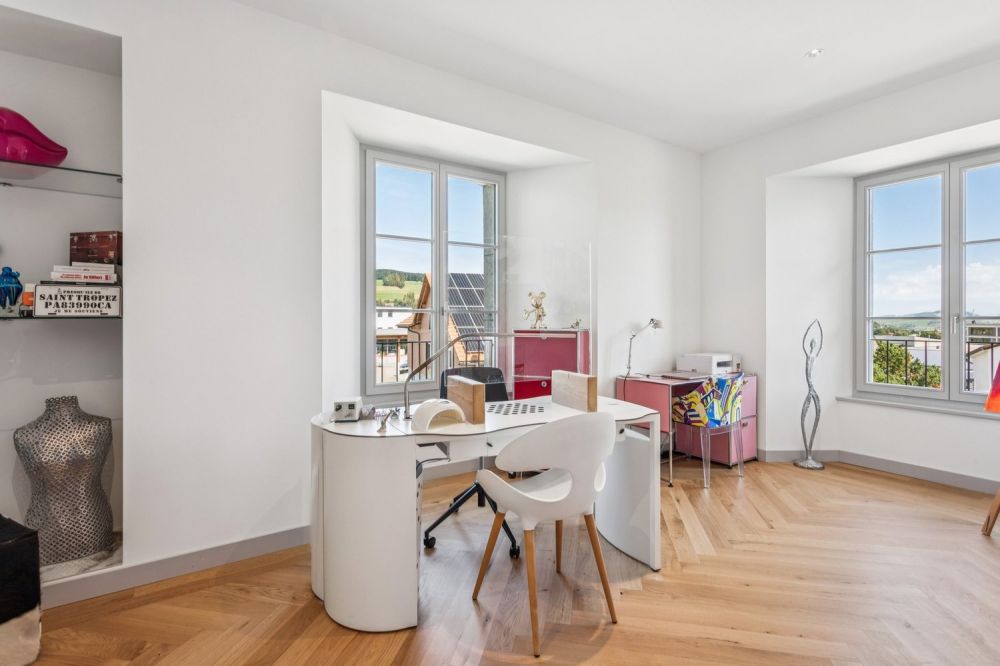 Elégance et cachet à Vuadens - Grande chambre à coucher / Bureau